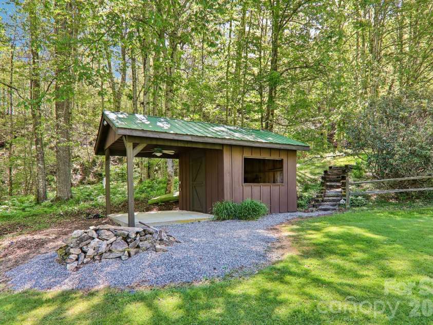 129 Cash Phillips Drive, Mars Hill, NC 28754.  MLS# CAR4371101, YatesRealty ID 18538. Beautiful Mountain Setting