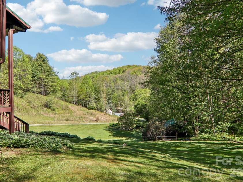 129 Cash Phillips Drive, Mars Hill, NC 28754.  MLS# CAR4371101, YatesRealty ID 18538. Beautiful Mountain Setting