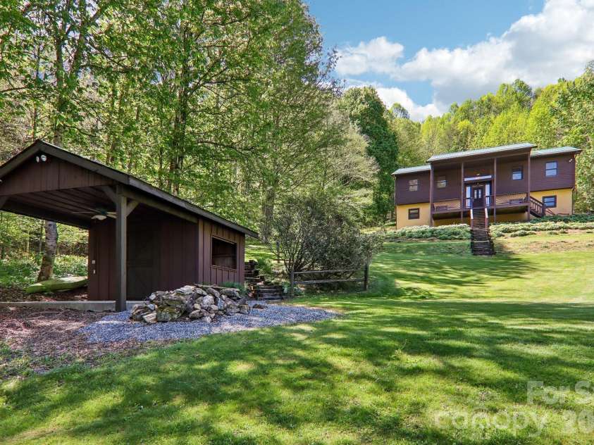 129 Cash Phillips Drive, Mars Hill, NC 28754.  MLS# CAR4371101, YatesRealty ID 18538. Charming Curb Appeal