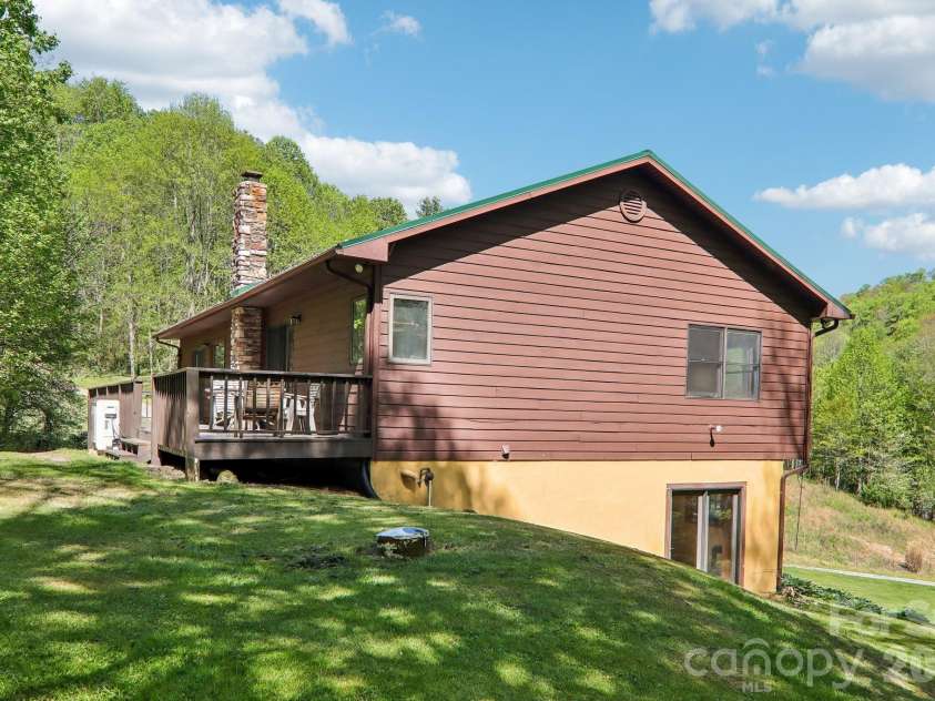 129 Cash Phillips Drive, Mars Hill, NC 28754.  MLS# CAR4371101, YatesRealty ID 18538. Charming Curb Appeal