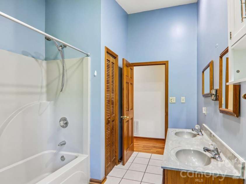 129 Cash Phillips Drive, Mars Hill, NC 28754.  MLS# CAR4371101, YatesRealty ID 18538. Guest Bathroom