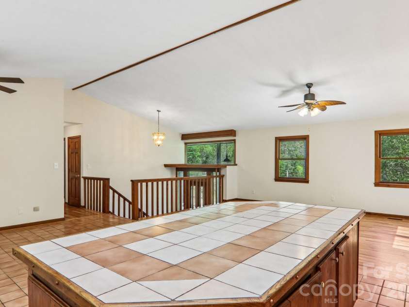 129 Cash Phillips Drive, Mars Hill, NC 28754.  MLS# CAR4371101, YatesRealty ID 18538. Kitchen Island