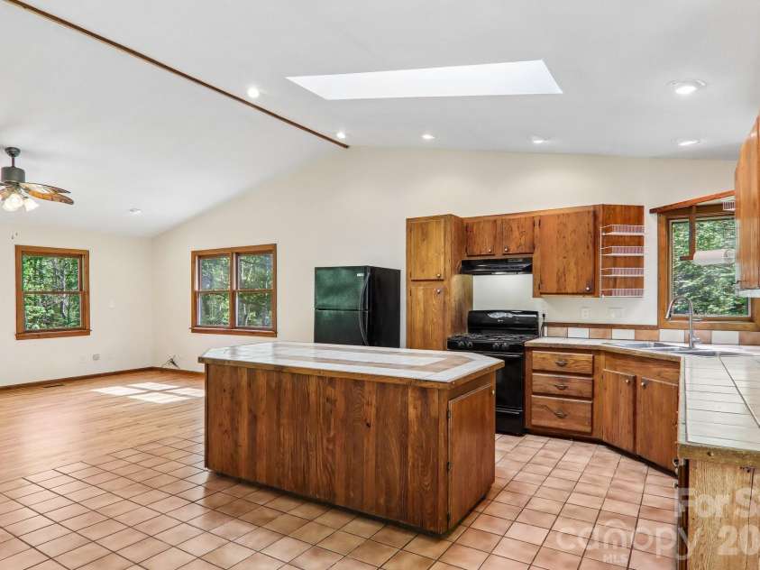 129 Cash Phillips Drive, Mars Hill, NC 28754.  MLS# CAR4371101, YatesRealty ID 18538. Kitchen with Skylight