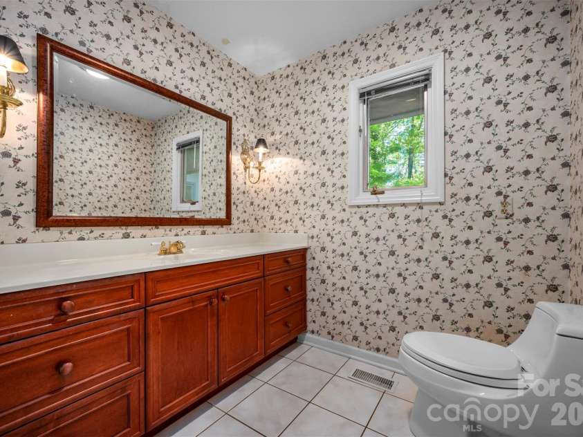 176 Fox Run Lane, Tryon, NC 28782.  MLS# CAR4359459, YatesRealty ID 18539. 