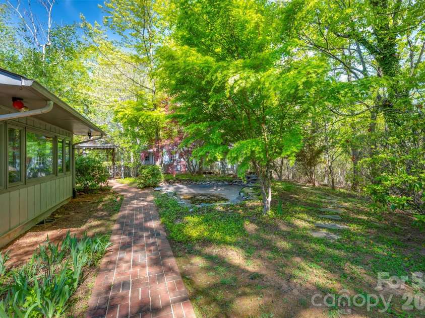 176 Fox Run Lane, Tryon, NC 28782.  MLS# CAR4359459, YatesRealty ID 18539. 