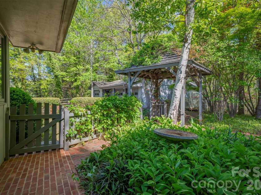176 Fox Run Lane, Tryon, NC 28782.  MLS# CAR4359459, YatesRealty ID 18539. 