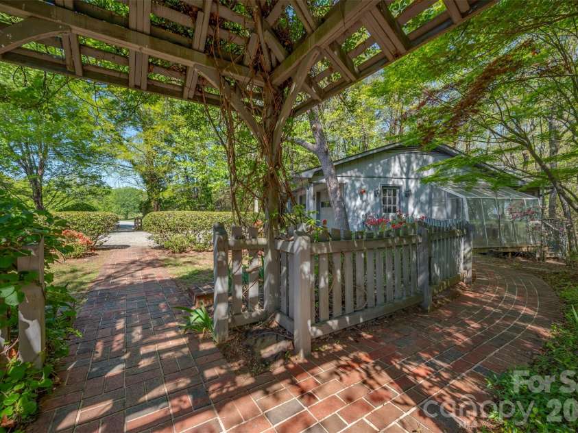 176 Fox Run Lane, Tryon, NC 28782.  MLS# CAR4359459, YatesRealty ID 18539. 
