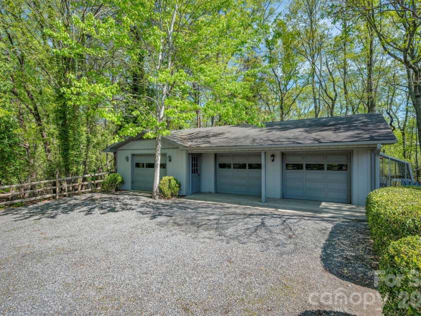 176 Fox Run Lane, Tryon, NC 28782.  MLS# CAR4359459, YatesRealty ID 18539. 