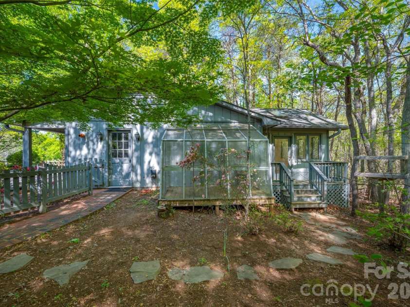 176 Fox Run Lane, Tryon, NC 28782.  MLS# CAR4359459, YatesRealty ID 18539. 