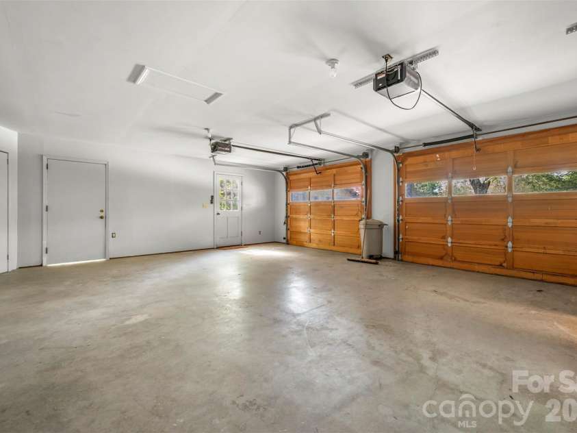 176 Fox Run Lane, Tryon, NC 28782.  MLS# CAR4359459, YatesRealty ID 18539. 