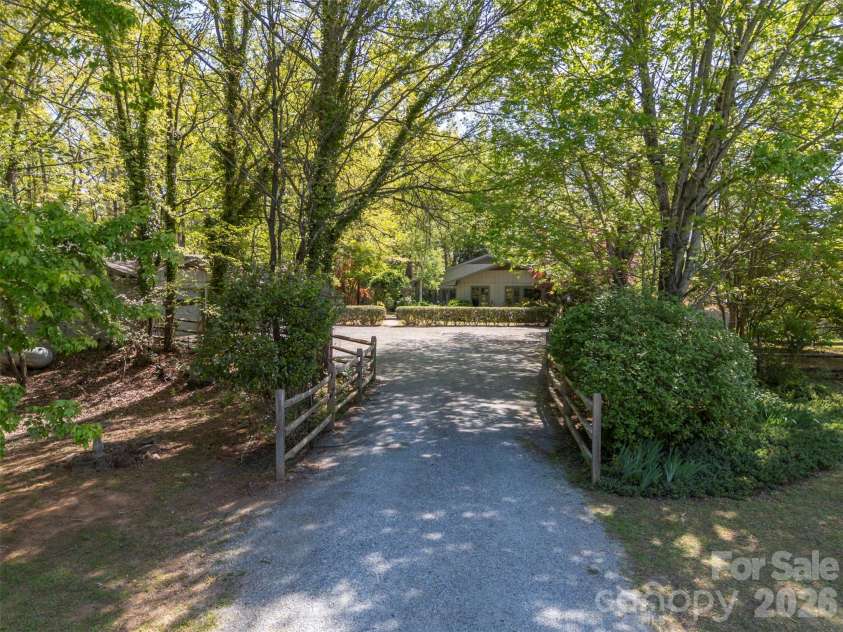 176 Fox Run Lane, Tryon, NC 28782.  MLS# CAR4359459, YatesRealty ID 18539. 