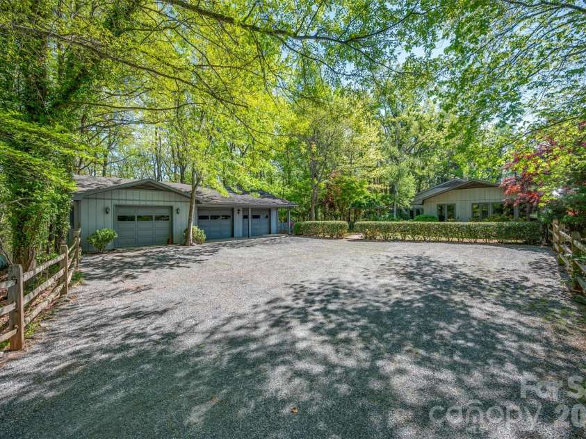 176 Fox Run Lane, Tryon, NC 28782.  MLS# CAR4359459, YatesRealty ID 18539. 
