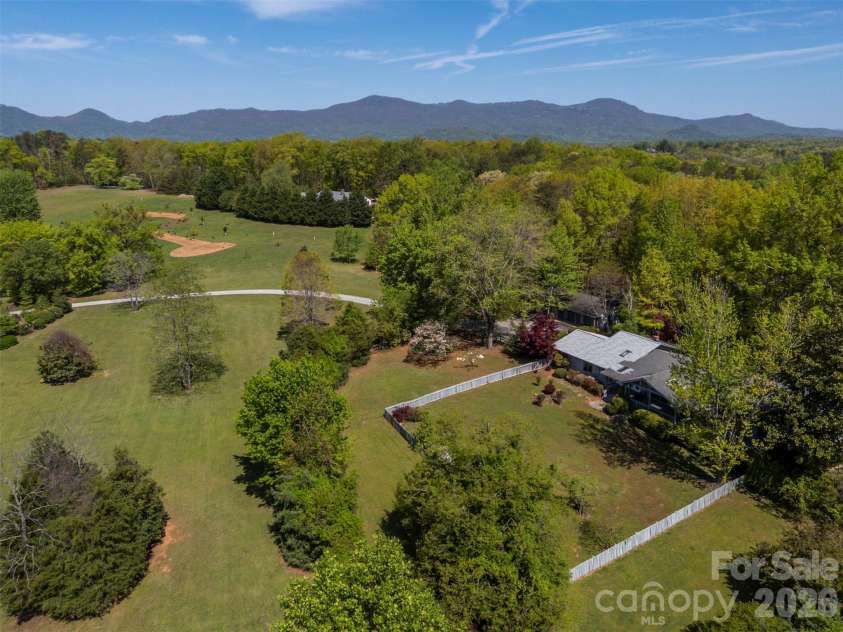 176 Fox Run Lane, Tryon, NC 28782.  MLS# CAR4359459, YatesRealty ID 18539. 