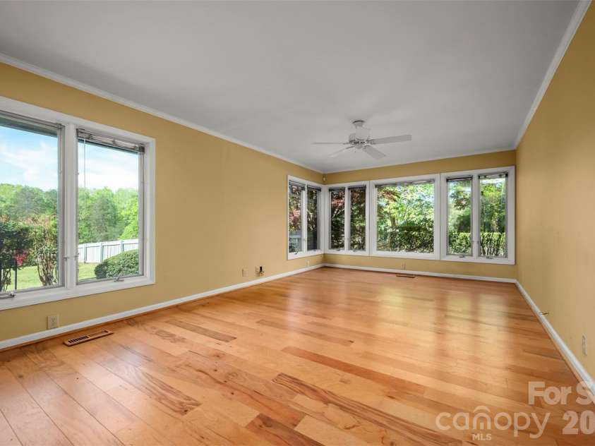 176 Fox Run Lane, Tryon, NC 28782.  MLS# CAR4359459, YatesRealty ID 18539. Family room