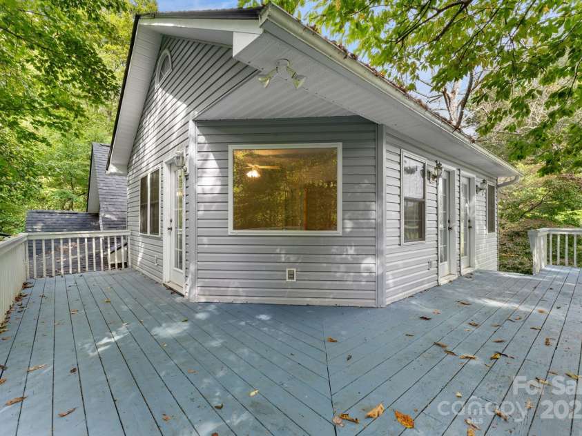 90 Wilds Cove Road, Franklin, NC 28734.  MLS# CAR4297874, YatesRealty ID 1854. 