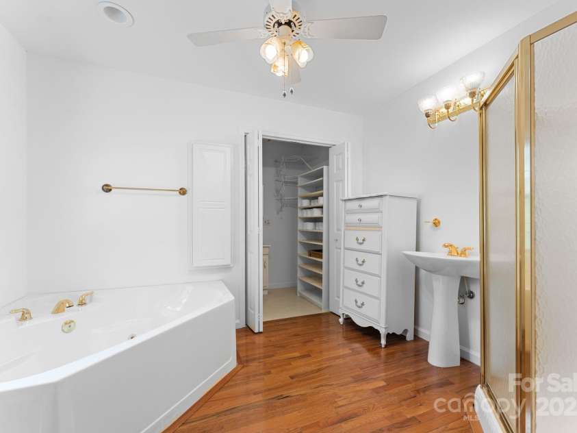 90 Wilds Cove Road, Franklin, NC 28734.  MLS# CAR4297874, YatesRealty ID 1854. 
