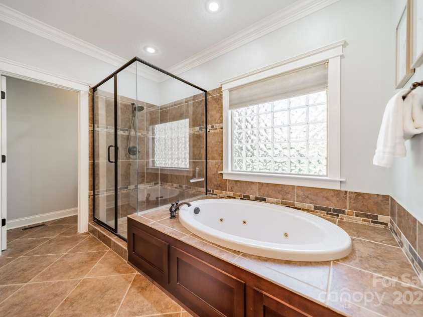 165 Blue Ridge Trail, Mooresville, NC 28117.  MLS# CAR4225294, YatesRealty ID 18540. Primary bath with large shower and garden tub.
