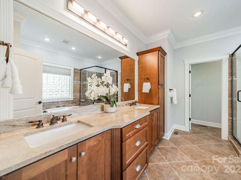 165 Blue Ridge Trail, Mooresville, NC 28117.  MLS# CAR4225294, YatesRealty ID 18540. Primary bath with new quartz counters, dual sinks, shower and separate tub.