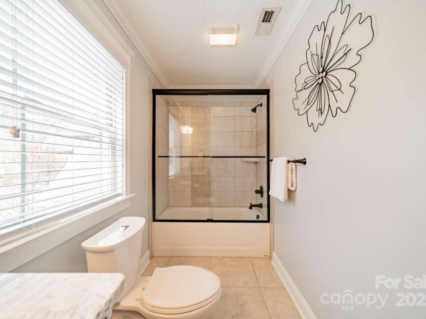 165 Blue Ridge Trail, Mooresville, NC 28117.  MLS# CAR4225294, YatesRealty ID 18540. Shower/Tub combo in bedroom 1 ensuite.