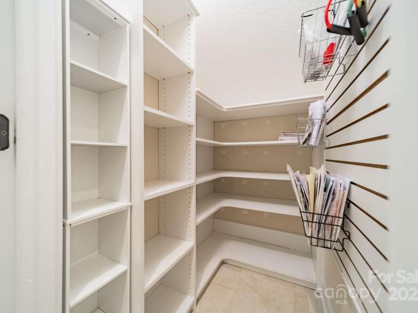 165 Blue Ridge Trail, Mooresville, NC 28117.  MLS# CAR4225294, YatesRealty ID 18540. Walk in Pantry.