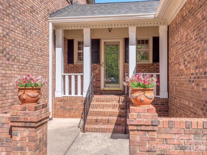 1636 Heatherloch Drive, Gastonia, NC 28054.  MLS# CAR4368089, YatesRealty ID 18541. 