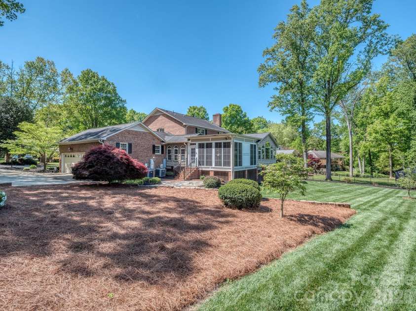 1636 Heatherloch Drive, Gastonia, NC 28054.  MLS# CAR4368089, YatesRealty ID 18541. 