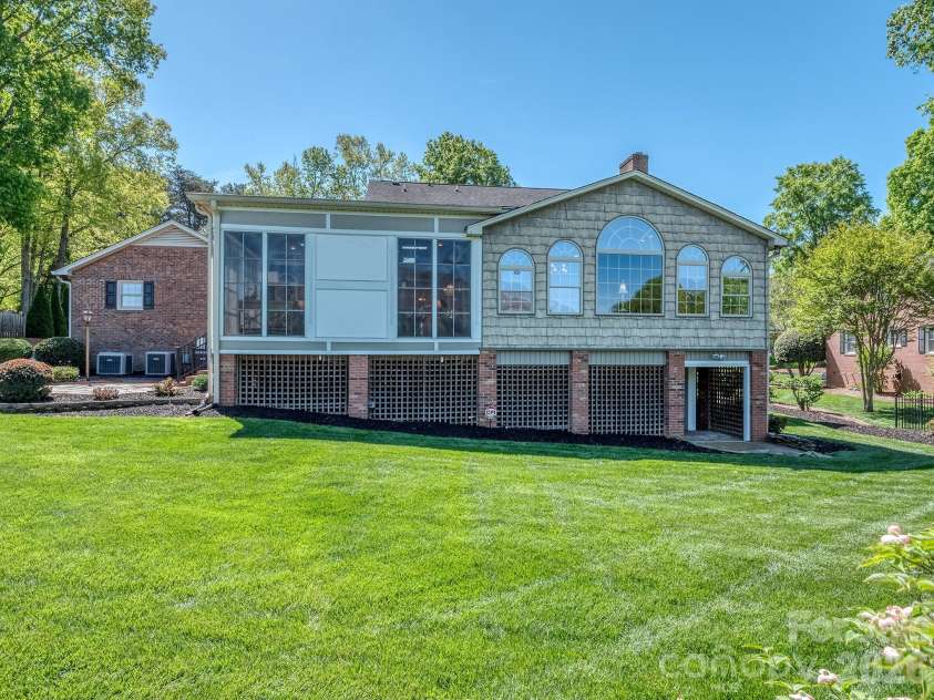 1636 Heatherloch Drive, Gastonia, NC 28054.  MLS# CAR4368089, YatesRealty ID 18541. 