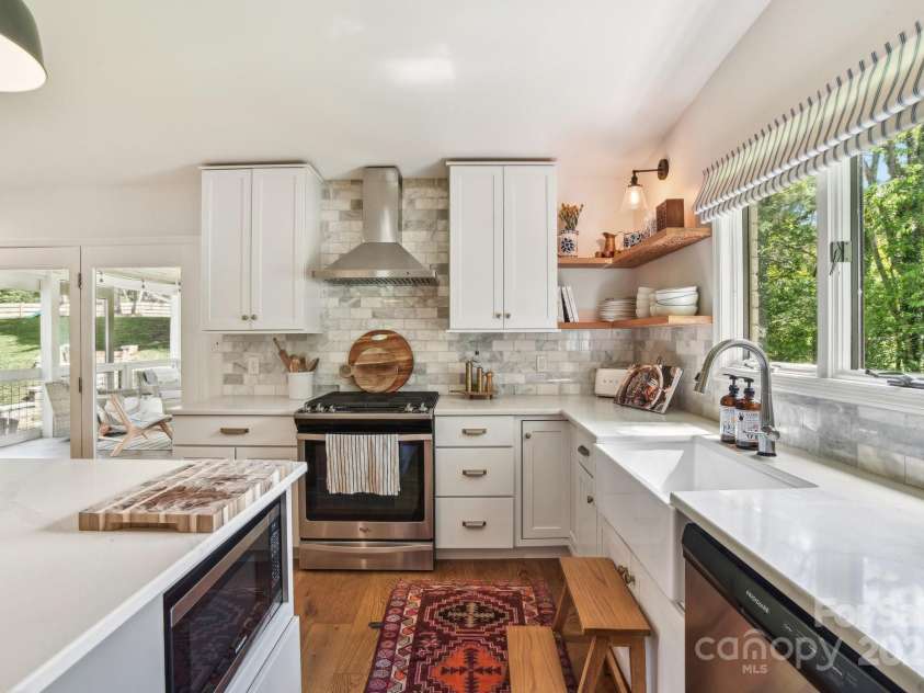 5 Lowry Lane, Weaverville, NC 28787.  MLS# CAR4265747, YatesRealty ID 18542. 