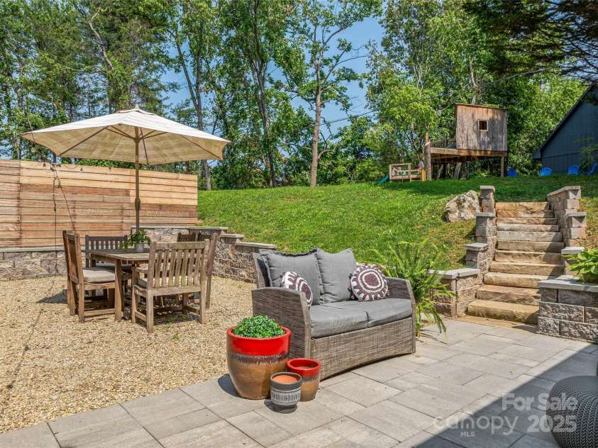 5 Lowry Lane, Weaverville, NC 28787.  MLS# CAR4265747, YatesRealty ID 18542. 