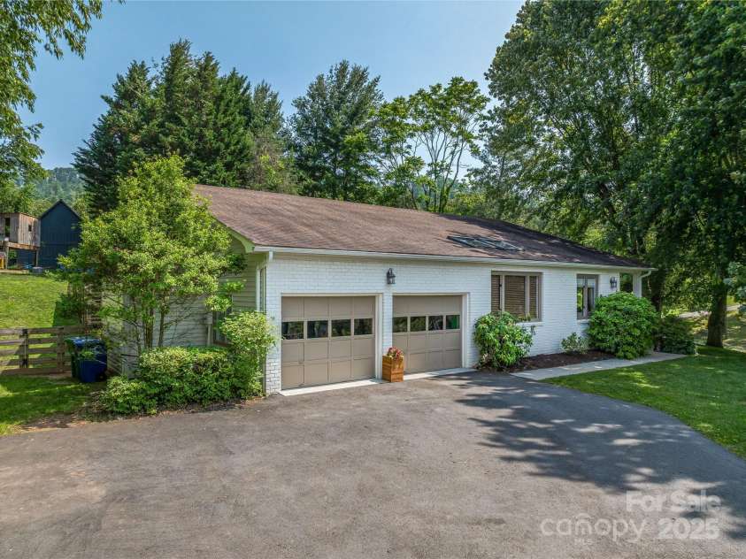 5 Lowry Lane, Weaverville, NC 28787.  MLS# CAR4265747, YatesRealty ID 18542. 