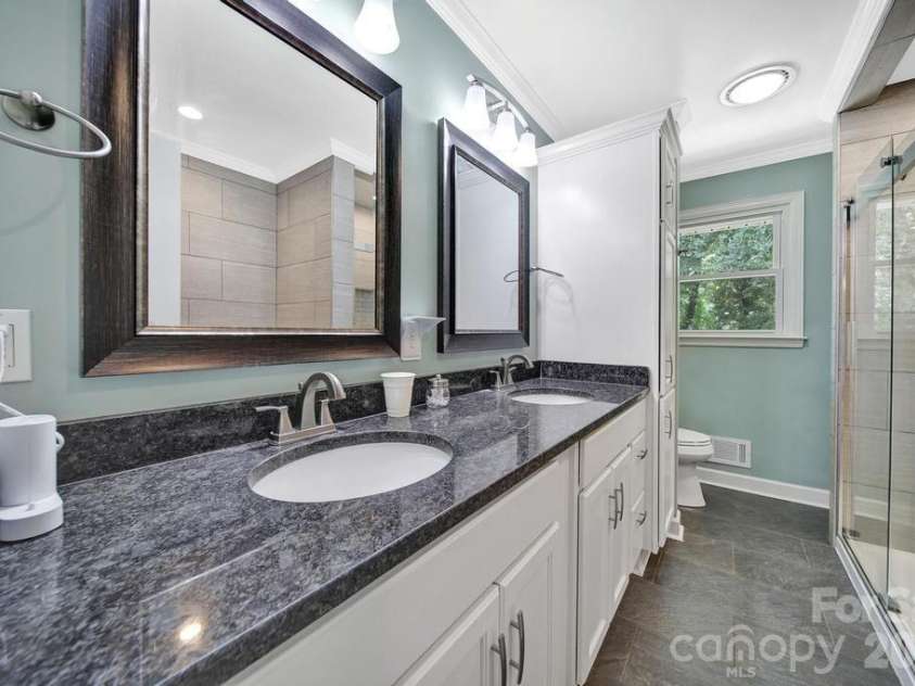 926 Meadow Lakes Road, Rock Hill, SC 29732.  MLS# CAR4269241, YatesRealty ID 18542. Double Vanity Sinks in Full Bathroom