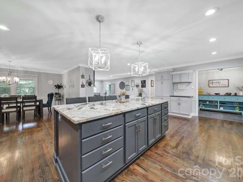926 Meadow Lakes Road, Rock Hill, SC 29732.  MLS# CAR4269241, YatesRealty ID 18542. Large Kitchen Island
