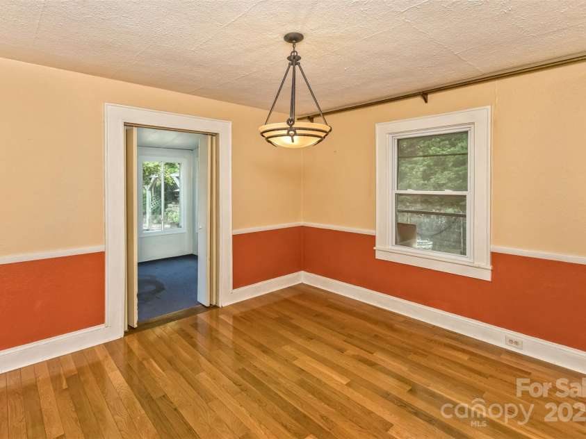 20 Kenilwood Place, Asheville, NC 28803.  MLS# CAR4264900, YatesRealty ID 18543. Full sized formal dining room.
