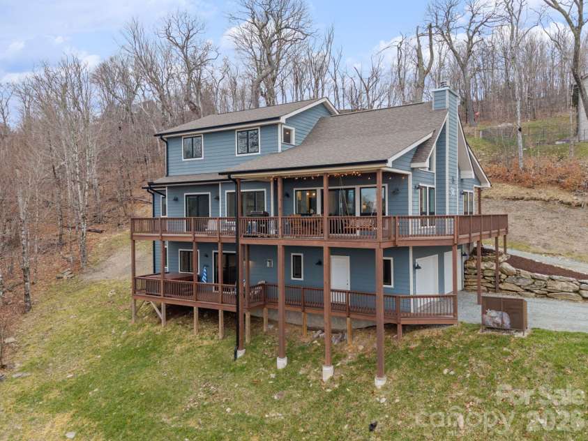 94 Silver Fox Ridge, Beech Mountain, NC 28604.  MLS# CAR4364580, YatesRealty ID 18543. 