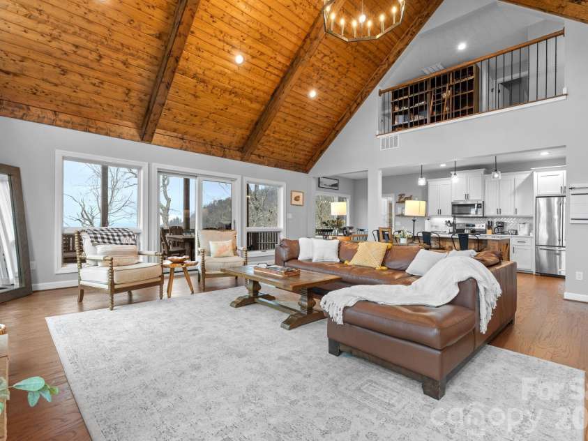 94 Silver Fox Ridge, Beech Mountain, NC 28604.  MLS# CAR4364580, YatesRealty ID 18543. 