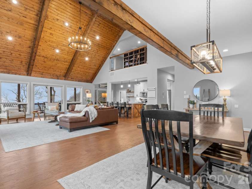 94 Silver Fox Ridge, Beech Mountain, NC 28604.  MLS# CAR4364580, YatesRealty ID 18543. 