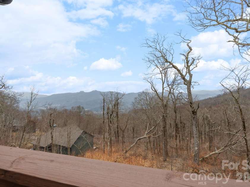 94 Silver Fox Ridge, Beech Mountain, NC 28604.  MLS# CAR4364580, YatesRealty ID 18543. 