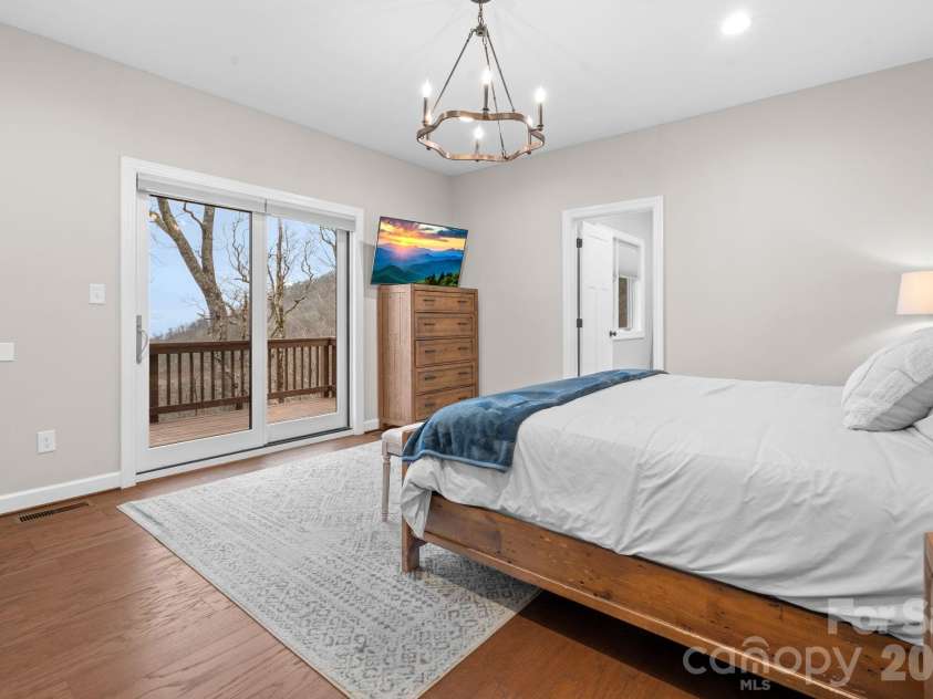 94 Silver Fox Ridge, Beech Mountain, NC 28604.  MLS# CAR4364580, YatesRealty ID 18543. 