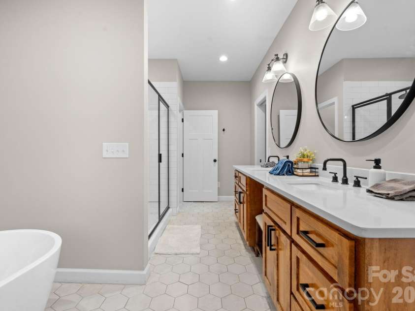 94 Silver Fox Ridge, Beech Mountain, NC 28604.  MLS# CAR4364580, YatesRealty ID 18543. 