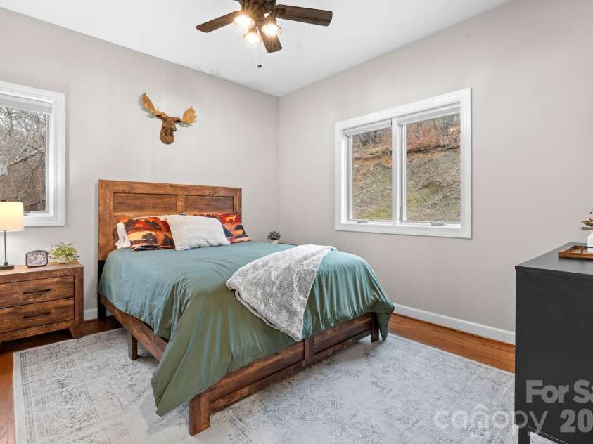 94 Silver Fox Ridge, Beech Mountain, NC 28604.  MLS# CAR4364580, YatesRealty ID 18543. 