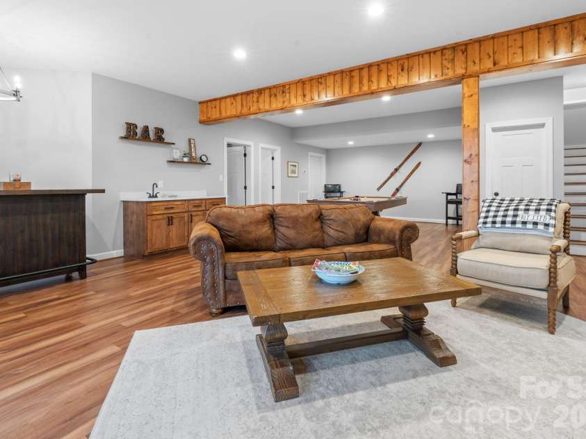 94 Silver Fox Ridge, Beech Mountain, NC 28604.  MLS# CAR4364580, YatesRealty ID 18543. 