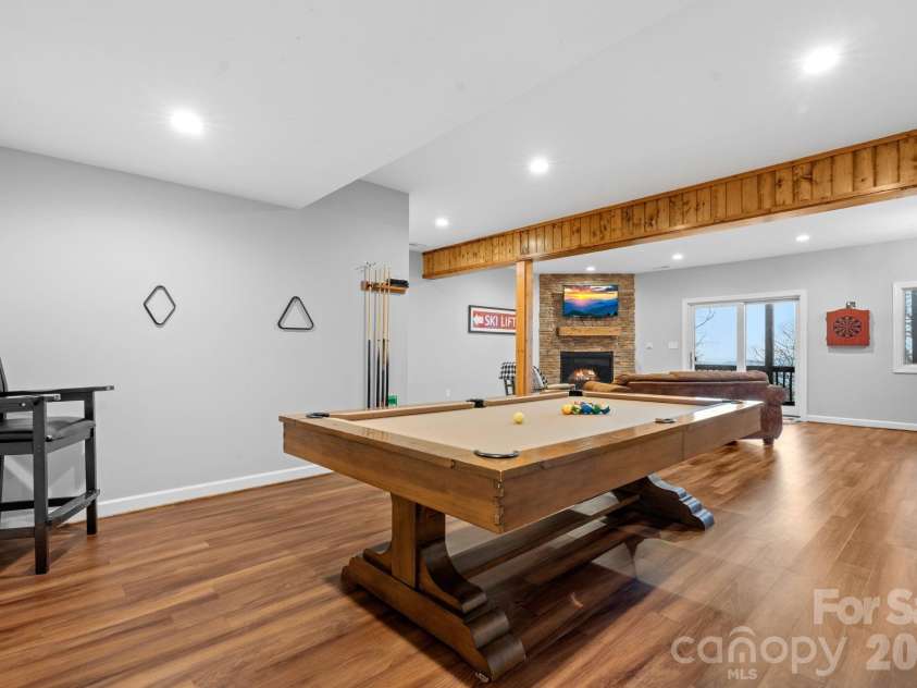 94 Silver Fox Ridge, Beech Mountain, NC 28604.  MLS# CAR4364580, YatesRealty ID 18543. 