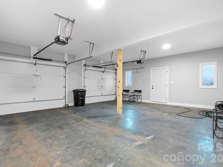 94 Silver Fox Ridge, Beech Mountain, NC 28604.  MLS# CAR4364580, YatesRealty ID 18543. 
