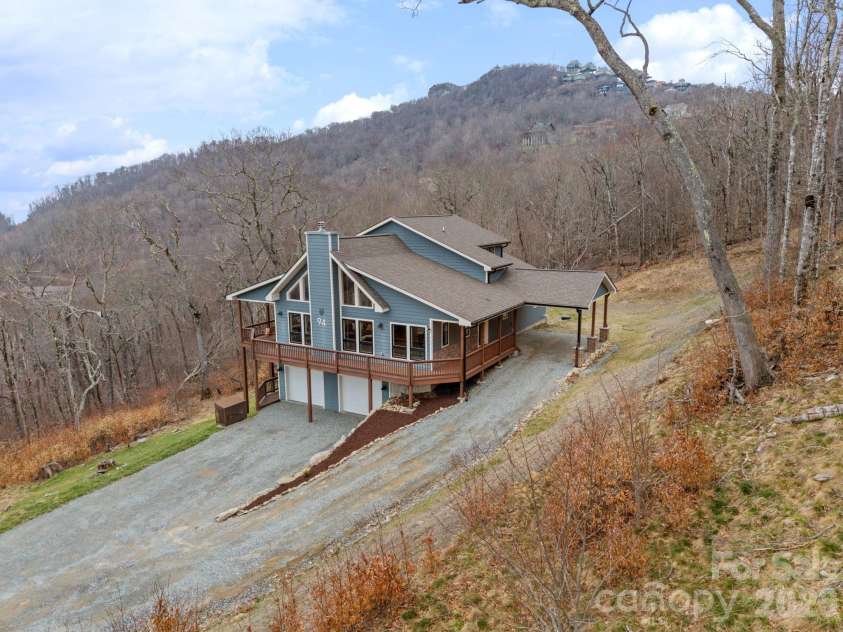 94 Silver Fox Ridge, Beech Mountain, NC 28604.  MLS# CAR4364580, YatesRealty ID 18543. 