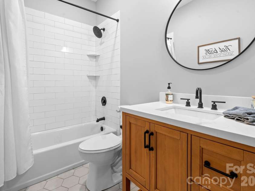 94 Silver Fox Ridge, Beech Mountain, NC 28604.  MLS# CAR4364580, YatesRealty ID 18543. Lower level bath