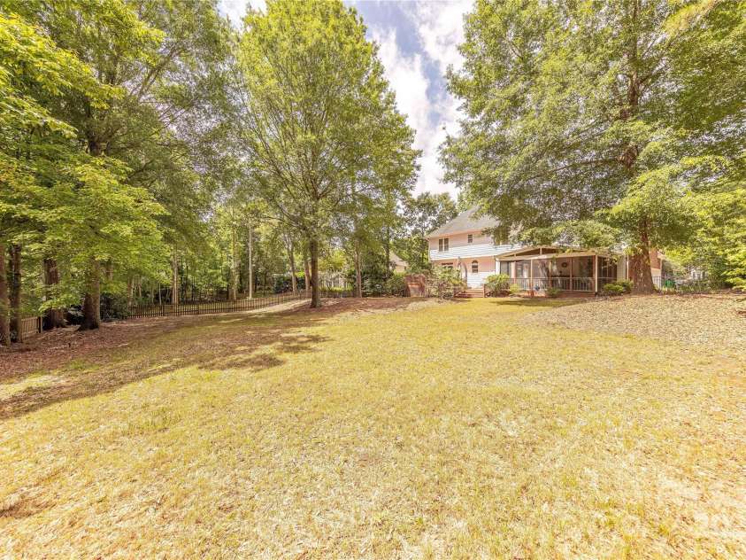 3318 Providence Hills Drive, Matthews, NC 28105.  MLS# CAR4264092, YatesRealty ID 18544. 