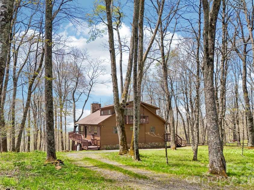 34 Wolfs Head Court, Mars Hill, NC 28754.  MLS# CAR4359563, YatesRealty ID 18544. High Elevation and Views