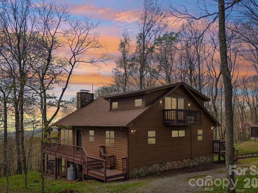 34 Wolfs Head Court, Mars Hill, NC 28754.  MLS# CAR4359563, YatesRealty ID 18544. High Elevation and Views