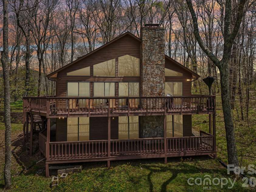 34 Wolfs Head Court, Mars Hill, NC 28754.  MLS# CAR4359563, YatesRealty ID 18544. High Elevation and Views