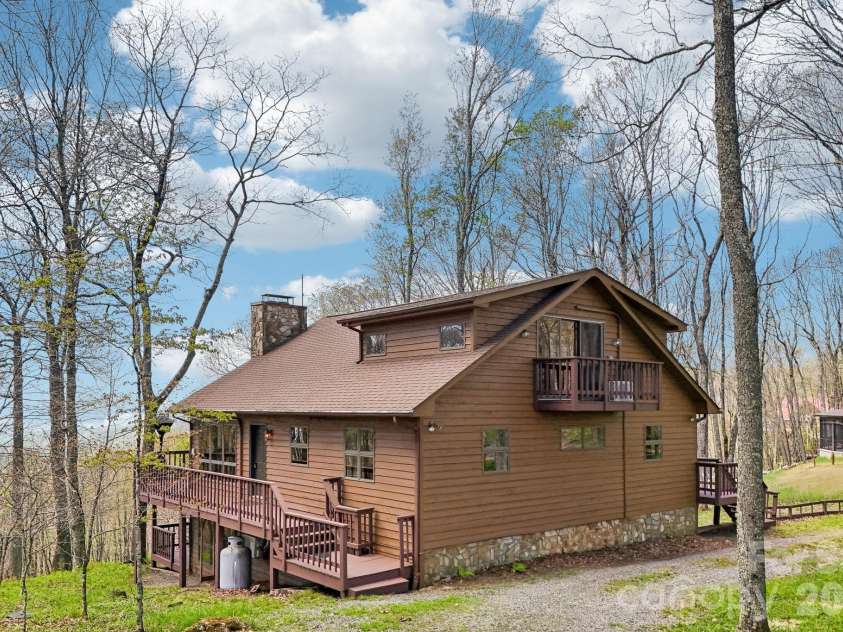 34 Wolfs Head Court, Mars Hill, NC 28754.  MLS# CAR4359563, YatesRealty ID 18544. High Elevation and Views